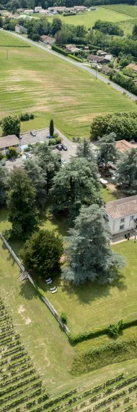 Pey La Tour - Logis Hôtels & Restaurant，位于Salleboeuf的酒店