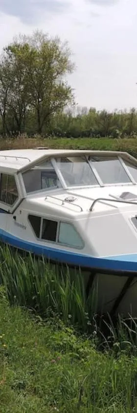 Nuits insolites sur un bateau，位于Damvix的酒店
