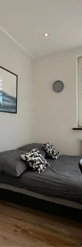 Batory Room - Peaceful Retreat, 10 Minutes to Gdańsk Old Town & Seaside，位于Zaspa的酒店