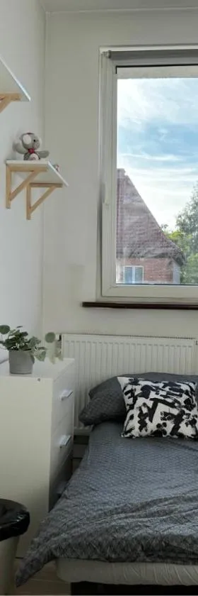 Lambert Room - Peaceful Retreat, 10 Minutes to Gdańsk Old Town & Seaside，位于Zaspa的酒店