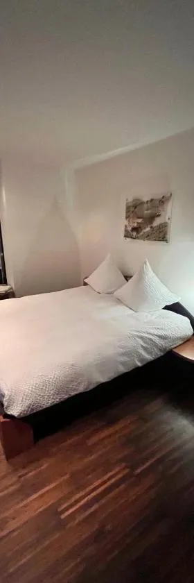 Deluxe Zimmer in Privatwohnung an zentraler Lage，位于图芬的酒店