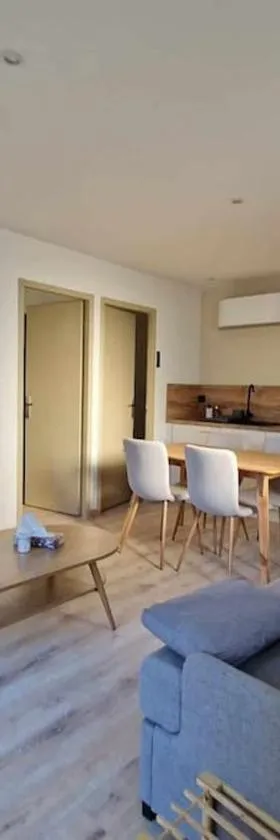 superbe logement privatif à côté de la via Rhona，位于Charmes-sur-Rhône的酒店