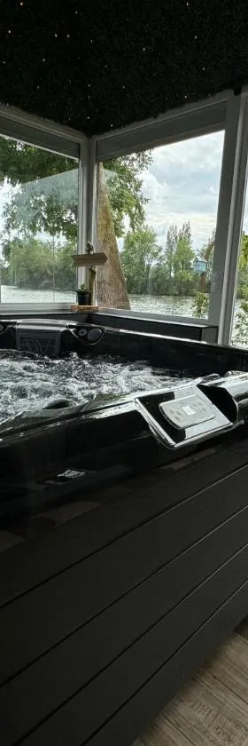La Belle Vue Du Lac - SPA，位于Ardres的酒店