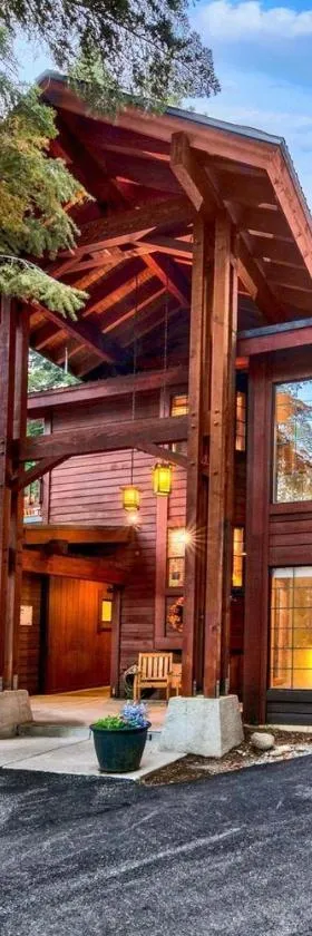 Donner Lake Inn，位于特拉基的酒店