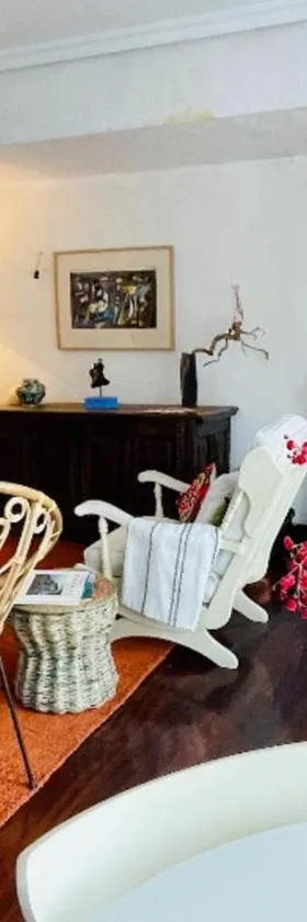 3-Bed Artist Chalet near San Sebastian Sleeps 6，位于Arruazu的酒店