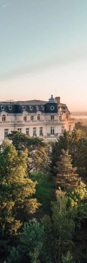InterContinental Hotels Chantilly Chateau Mont Royal by IHG，位于尚蒂伊的酒店