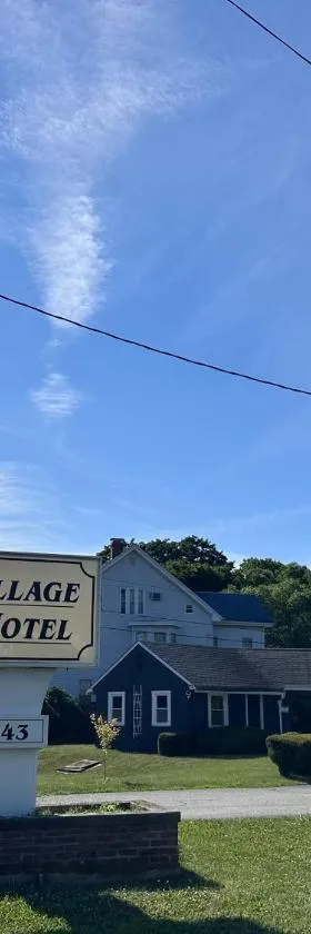 Village Motel，位于Clinton的酒店