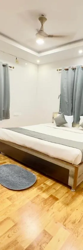 Hi5 Hotel Aryan，位于Khandagiri的酒店