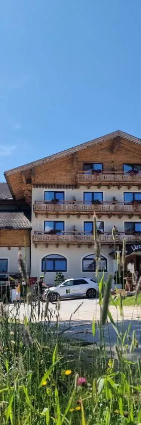 拉琛霍夫酒店，位于卡奇山口的酒店