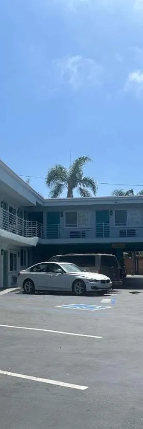Super 8 by Wyndham Oceanside Downtown，位于奥欣赛德的酒店