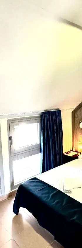 Hostal MYD Pantano，位于Pelayos de la Presa的酒店