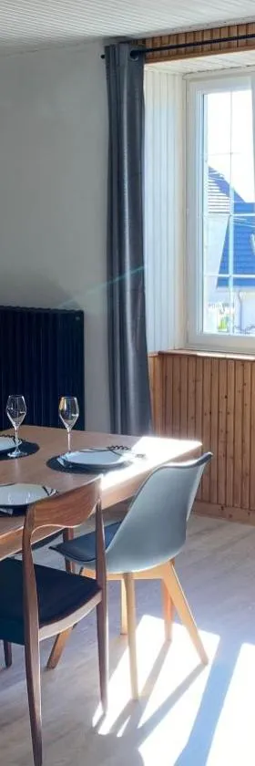 Appartement spacieux，位于Frasne的酒店