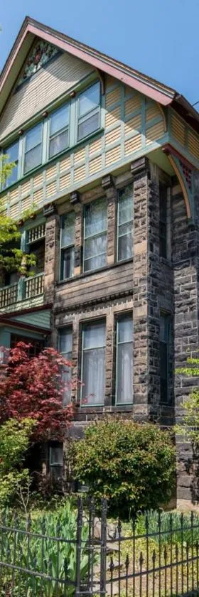 Stone Gables Inn，位于克利夫兰的酒店