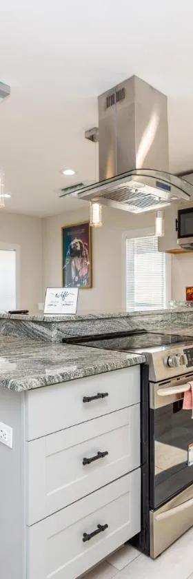 Ocean Views Room in waterfront District Fall River，位于福尔里弗的酒店