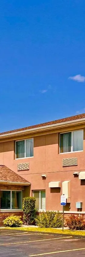 Quality Inn & Suites Green Bay - Ashwaubenon，位于绿湾的酒店