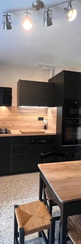 Appartement calme avec jardin dans maison，位于Le Poët的酒店