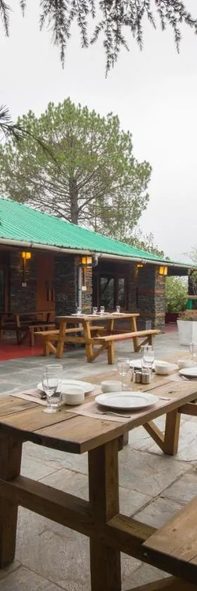 Alaya Stays Duplex Cottage with Tree House - Suro Woodcrest Chalet，位于Shogi的酒店