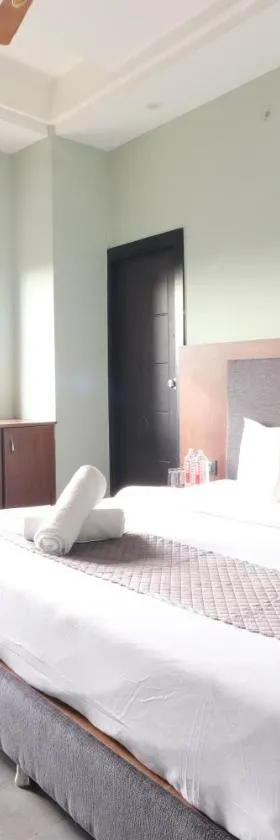 ISBT Dhomage Luxury Homestay，位于Mājra的酒店