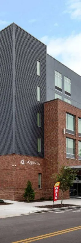 La Quinta Inn & Suites by Wyndham Chattanooga Downtown/South，位于查塔努加的酒店