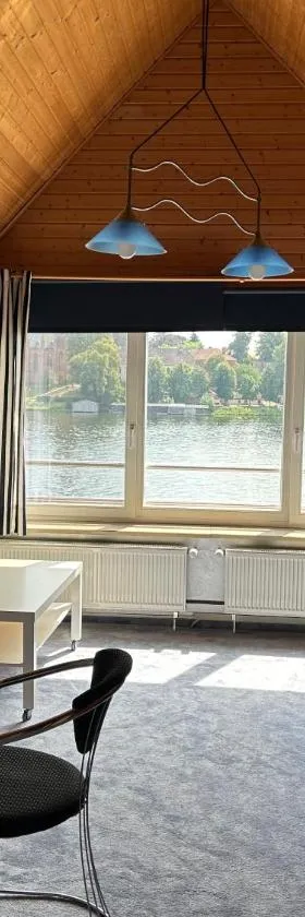 Ferienwohnung Insel Malchow mit eigenem Bootsanleger，位于马尔肖的酒店