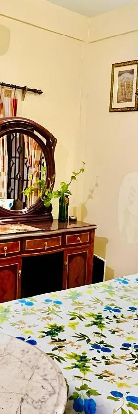 Aastha Apartment with 2 bedroom,Antique Furniture, AC and Kitchen，位于Belgachia的酒店