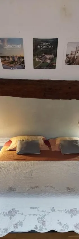 Chambres dans longère particulière，位于Dierre的酒店