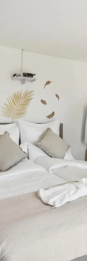 Business I Family Apartment I 1-4 Personen - Aare Blick, nahe Altstadt I Beamer - 99" Leinwand I Terrassen Lounge und Parkplatz，位于布鲁格的酒店