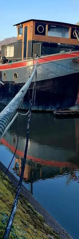 Une perle ! Péniche complète pour 8 sur la Meuse, région Namur，位于Andenne的酒店