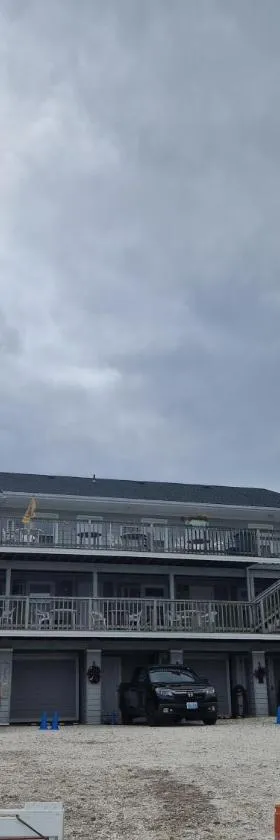 Sandcastle Beachfront Inn，位于韦斯特利的酒店