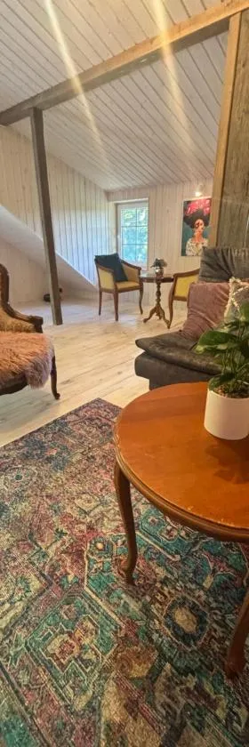 Cozy studio in a horse ranch，位于Lieplaukė的酒店