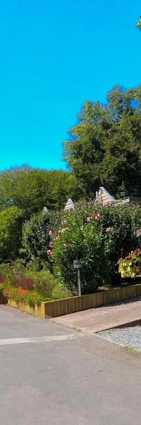 Camping Le Périgord，位于Saint-Astier的酒店