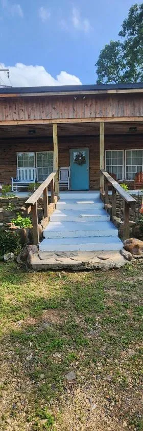 Unique Country Cabin Meets Farmhouse Modern!!!，位于Mena的酒店