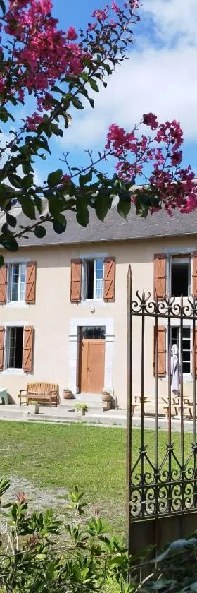 La grange ô merles，位于Arrien的酒店