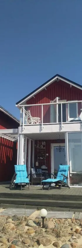 Ranta-Sumpun Helmi 10 Beach house with sauna，位于海卢奥托的酒店