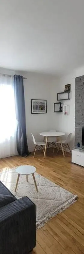 Appartement cosy proche Paris，位于科隆布的酒店