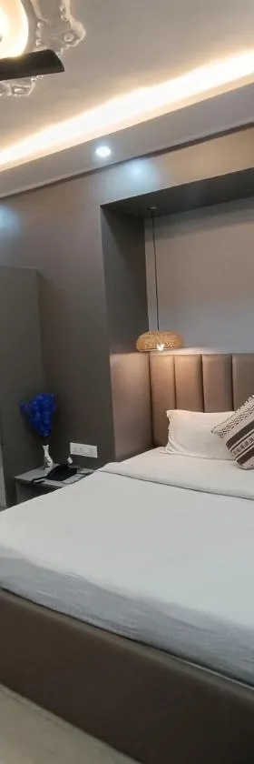 StayVilla Royal Executive Rooms，位于兰奇的酒店