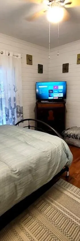 Apple Hill Bungalow, Family and PET Friendly!，位于布里斯托的酒店