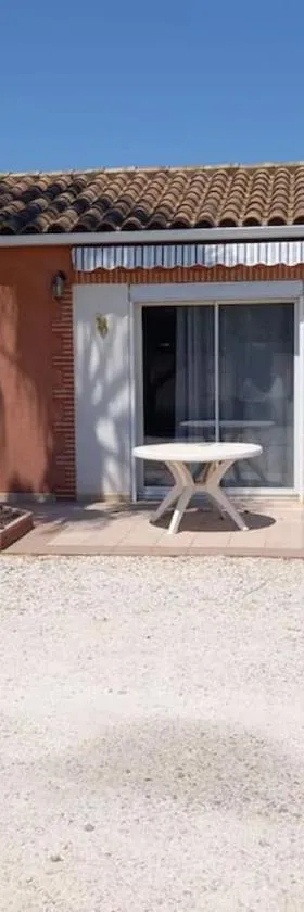 Maison à 15 minutes de la mer，位于Pia的酒店