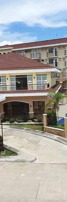 Arezzo Place Davao，位于Lanang的酒店
