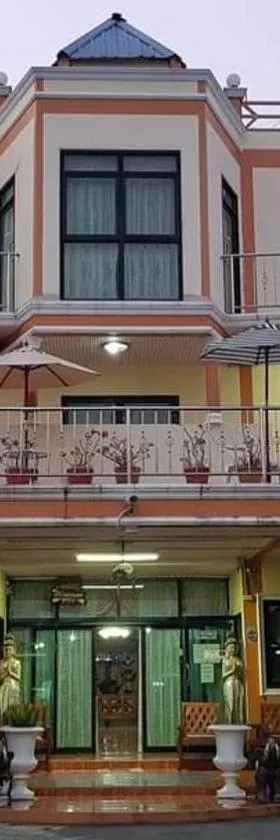 Kasithorn Apartment's & Hotel，位于碧差汶的酒店