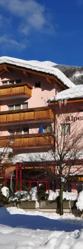 Aktiv- und Genusshotel Alpenblick，位于菲施的酒店