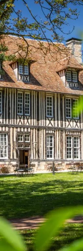 Les Manoirs des Portes de Deauville - Small Luxury Hotel Of The World，位于多维尔的酒店
