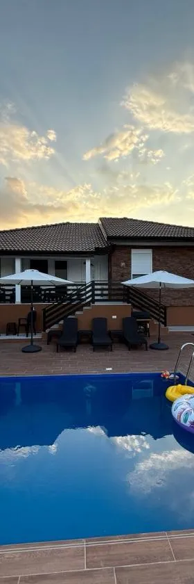 Village Relax House，位于Čerević的酒店
