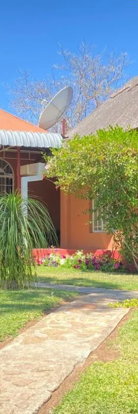 Lynns Guest House，位于布拉瓦约的酒店