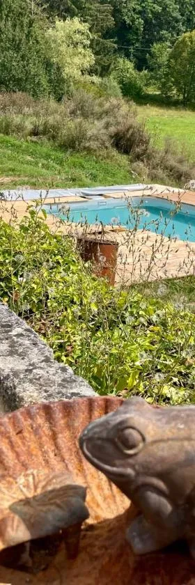 Chambre à Avot Bourgogne avec piscine，位于Avot的酒店