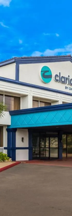 Clarion Pointe Lake Jackson - Clute，位于莱克杰克逊的酒店