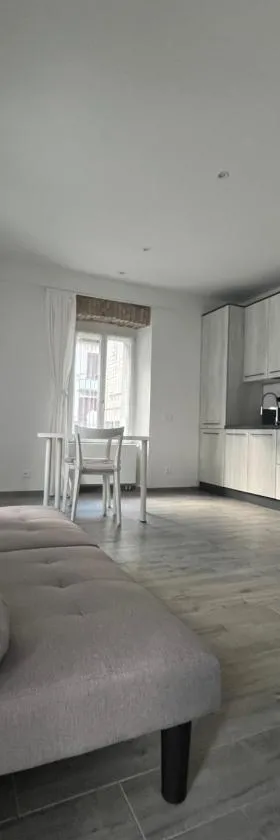Bellinzona with private parking，位于Gorduno的酒店