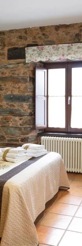 Apartamentos Turisticos A Estacion，位于A Pontenova的酒店