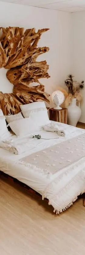 Suite de charme avec jacuzzi et cabine infrarouge，位于Tubize的酒店