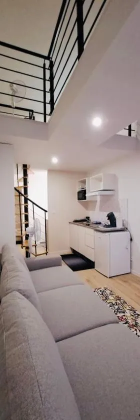 Studio Mezzanine Métro 14 Paris，位于奥利的酒店